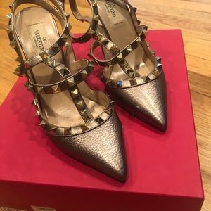 Valentino Rockstud Pumps